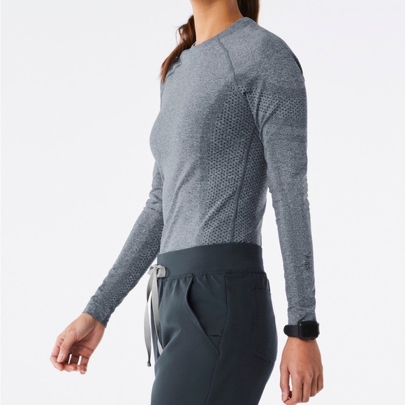 FIGS Women's Light Dark Harbor Salta Seamless - Longsleeve Underscrub XS top - Picture 5 of 9